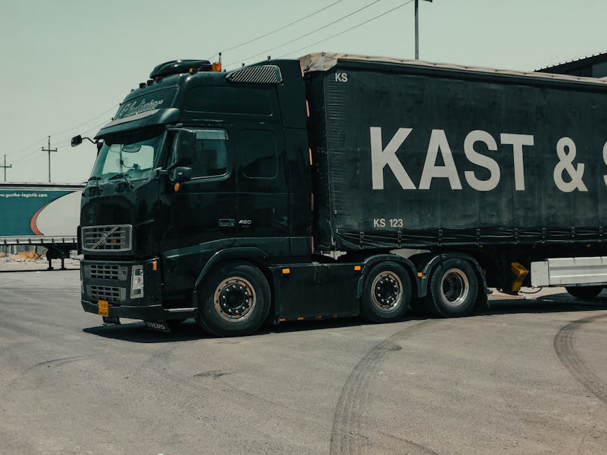 Nowoczesny zestaw transportowy w trasie, gwarantujący bezpieczeństwo przewożonego ładunku podczas długodystansowego transportu FTL